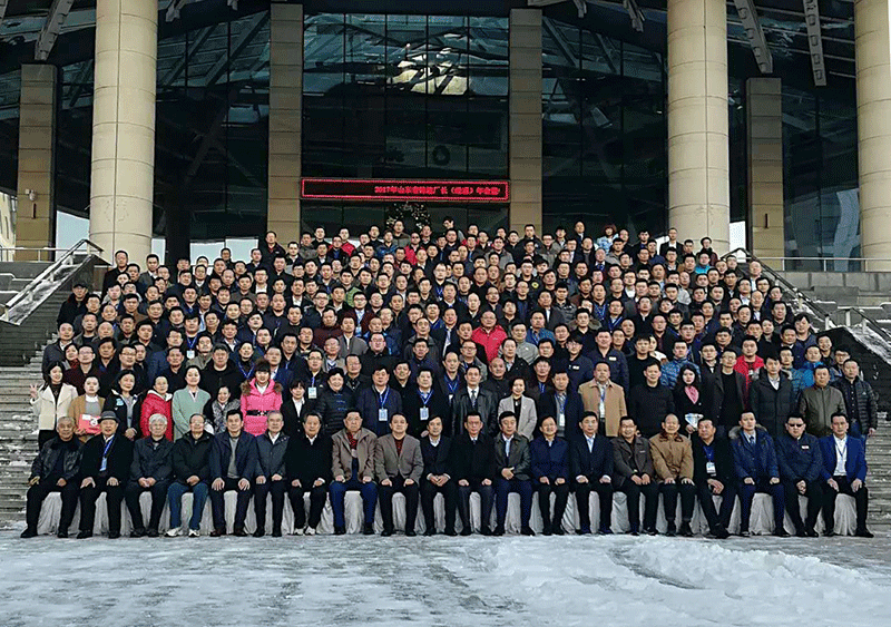 中鑄機(jī)械與山鑄協(xié)合影留念 中鑄機(jī)械與山鑄協(xié)合影留念